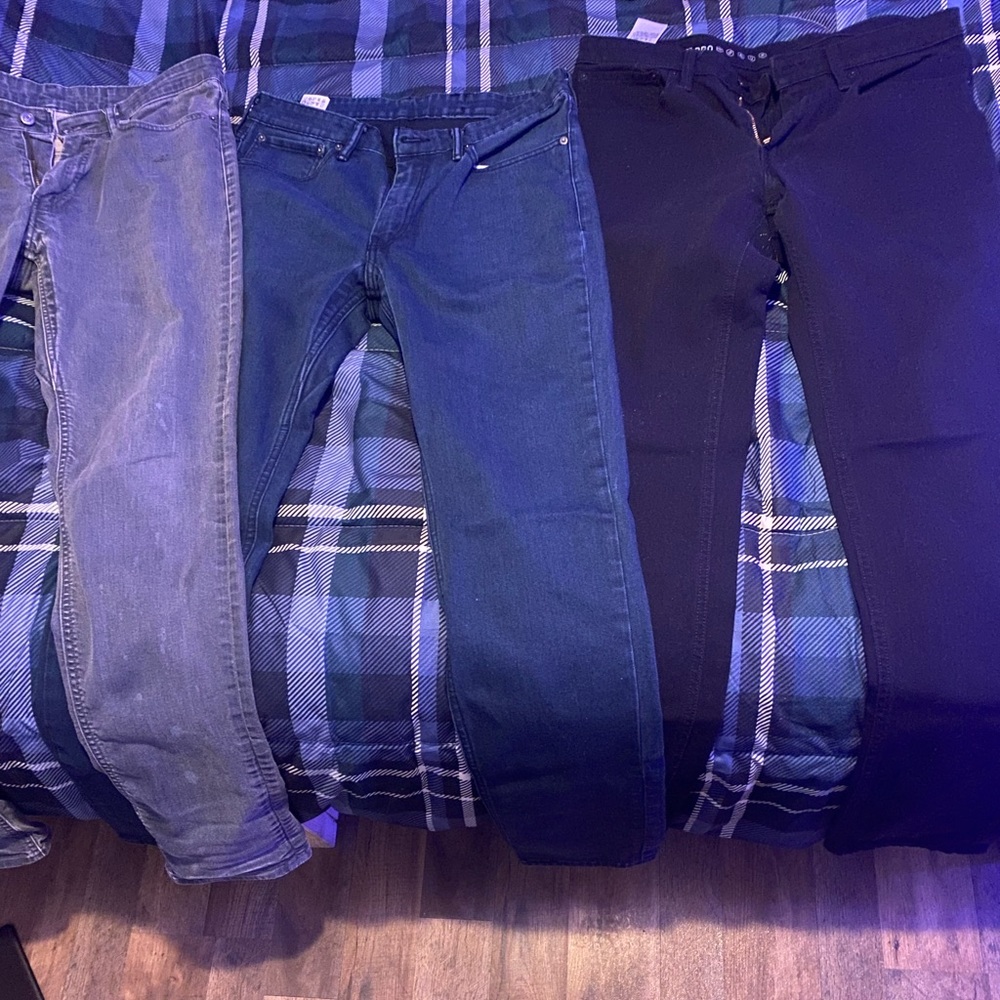 Levis Commuter (34x36) 3 pairs 1-black 1-blue 1-gray. Will not sell individuals